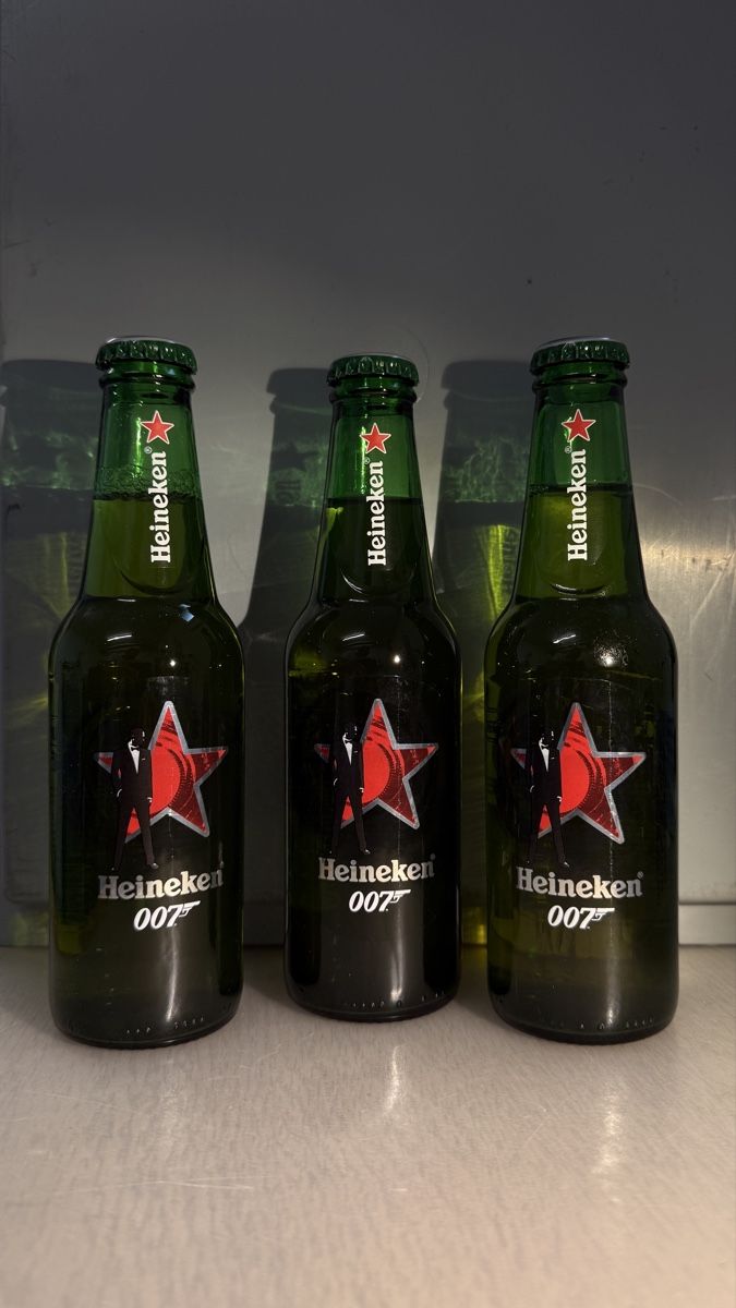 Heineken Bicchieri, Caraffe & Bottiglie: Heineken James Bond Bier – Nuovo e nell'imballaggio originale da Klingnau venduto da gerwerswiss 1