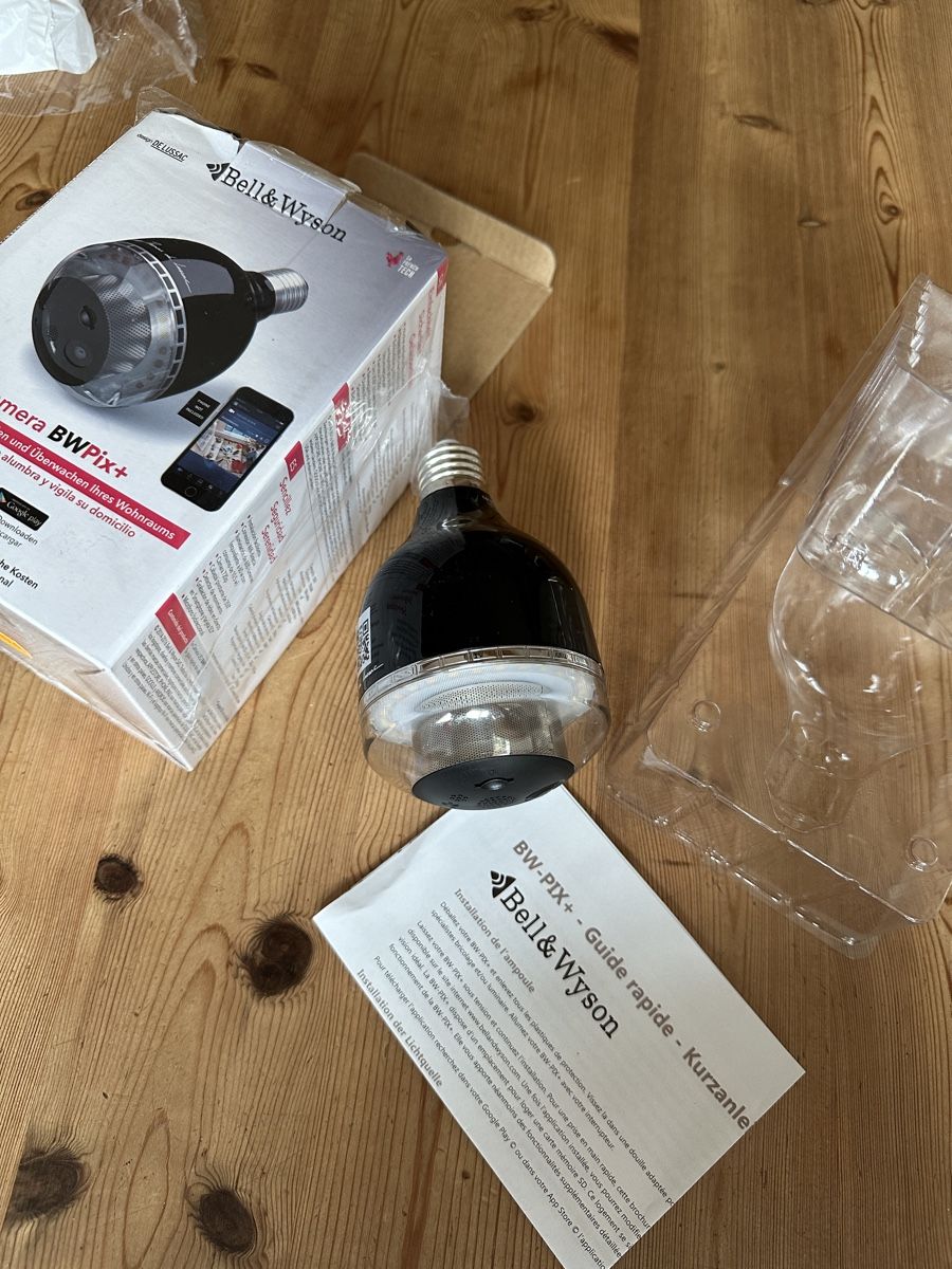 Appareil photo: IP Camera Bulb - New in Box! 💡  – Neuf (Voir description) à Seuzach par Wolf936