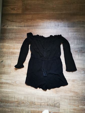 Schwarzer Playsuit, Grösse S, ideal für den Sommer!