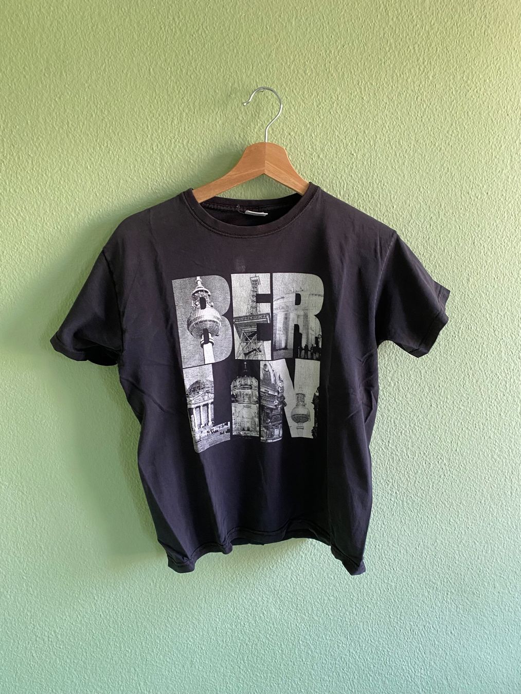T-Shirts: Cooles Berlin T-Shirt Grösse M – Gebraucht aus Basel von Larry24