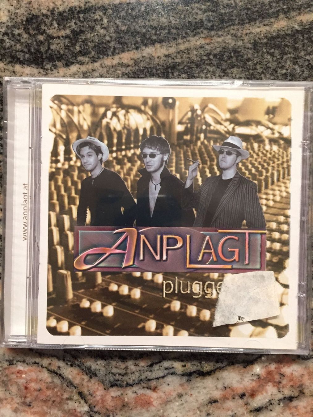 CD: Anplagt -  Plugged In – Nuovo e nell'imballaggio originale da Rüti ZH venduto da alumedien