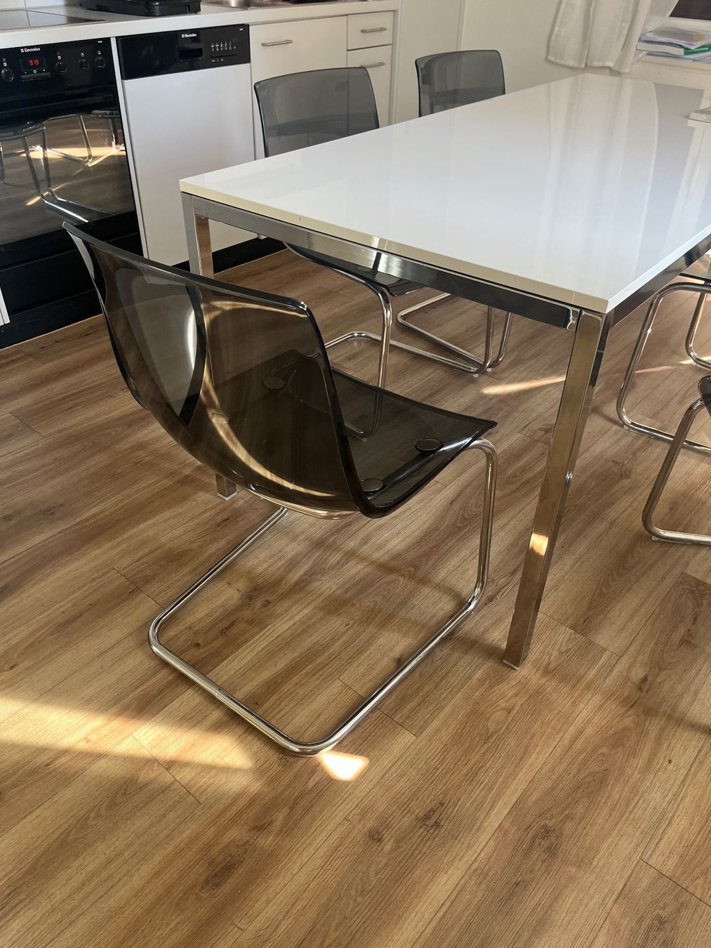 Set di tavolo e panche: Tisch mit 5 Stühlen – Usato da Dietikon venduto da lau_c7tw 2