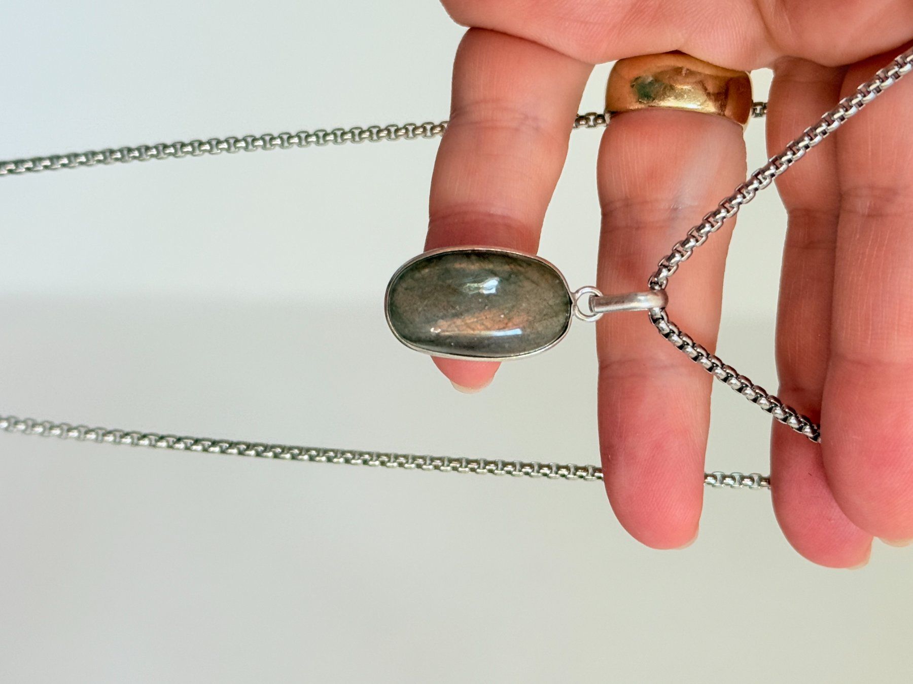 Ketten: Labradorite necklace – Neu und originalverpackt aus Genève von AGBERG 4