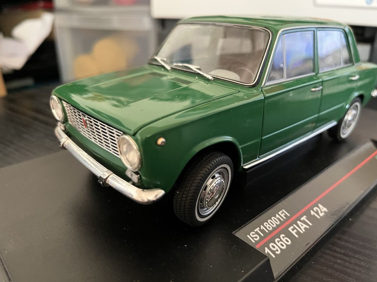 Fiat Modellini d'auto: Fiat 124.   1:18 – Nuovo (secondo la descrizione) da Rümlang venduto da Papamoll4