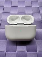 Apple AirPods Pro 1 charging case (A2190).