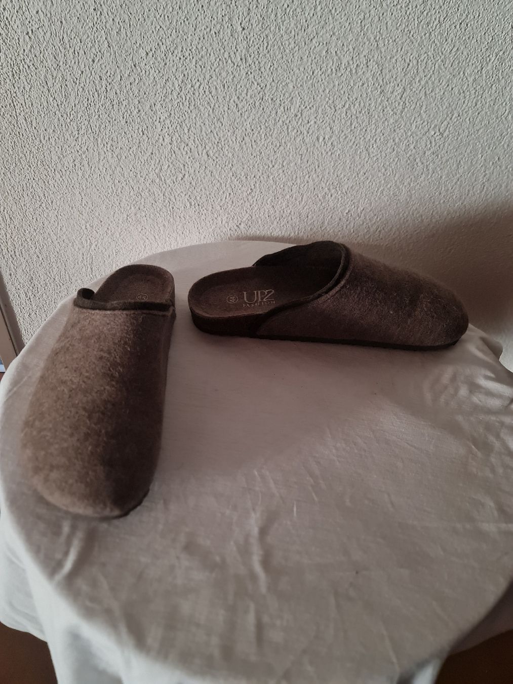 Scarpe da uomo: Hausschuhe,  Grösse 44 Nagelneu – Nuovo e nell'imballaggio originale da triengen venduto da fad_g29d 2
