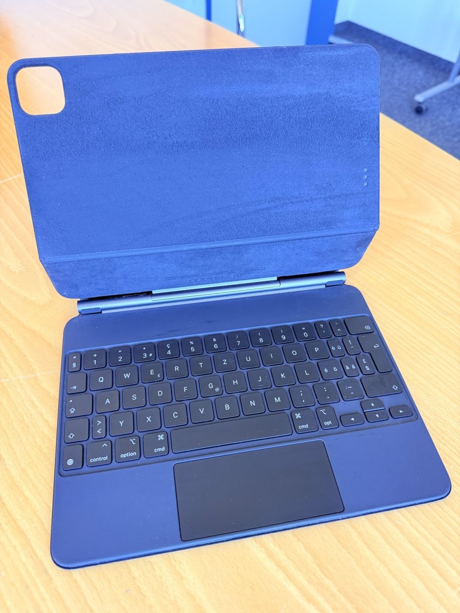 Apple Tablet PC: IPad Pro 11 M1 256GB, Cellular + Magic Keyboard CH – Usato da Winkel venduto da Crisdaniel 5