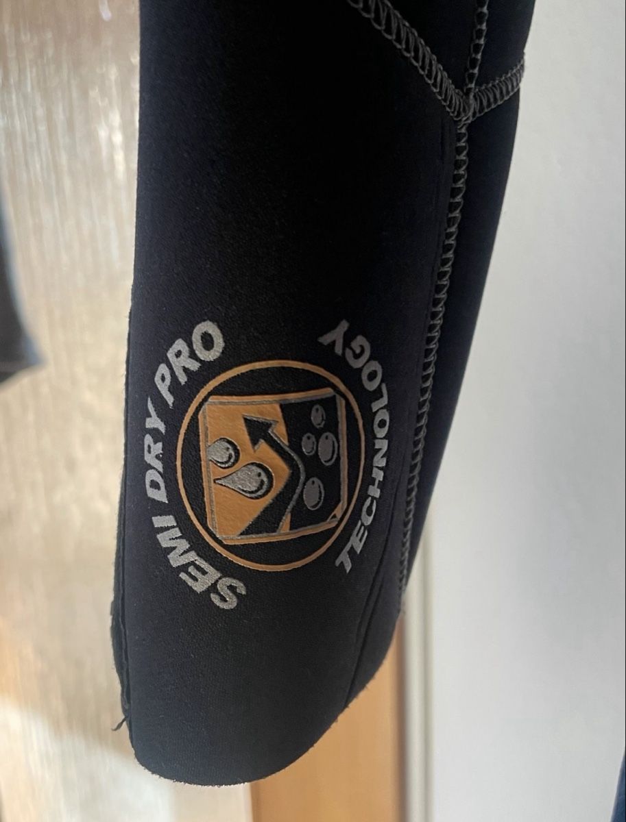 Mute per immersioni: Wetsuit L/M 5mm – Usato da Genève venduto da dan_yjm7 2