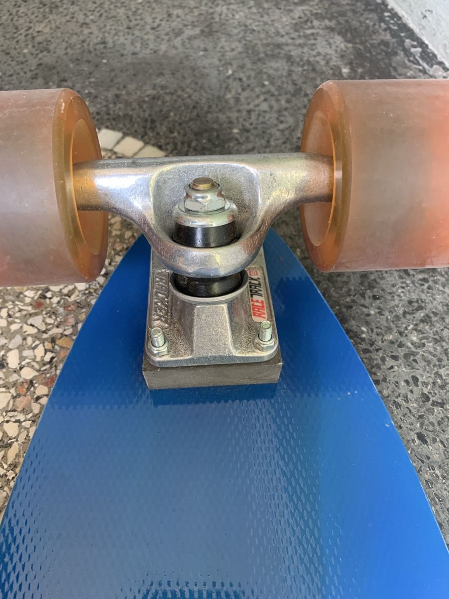 Skateboards: Longboard blau mit Tracker Race Trax trucks – Usato da Zürich venduto da MerlinLev 2