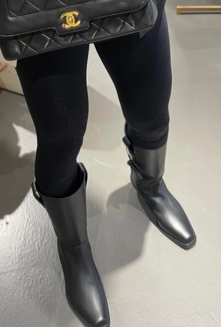 Chanel Scarpe da donna: Chanel Cowboy Boots -  like new – Usato da Zürich venduto da Mariva1 6