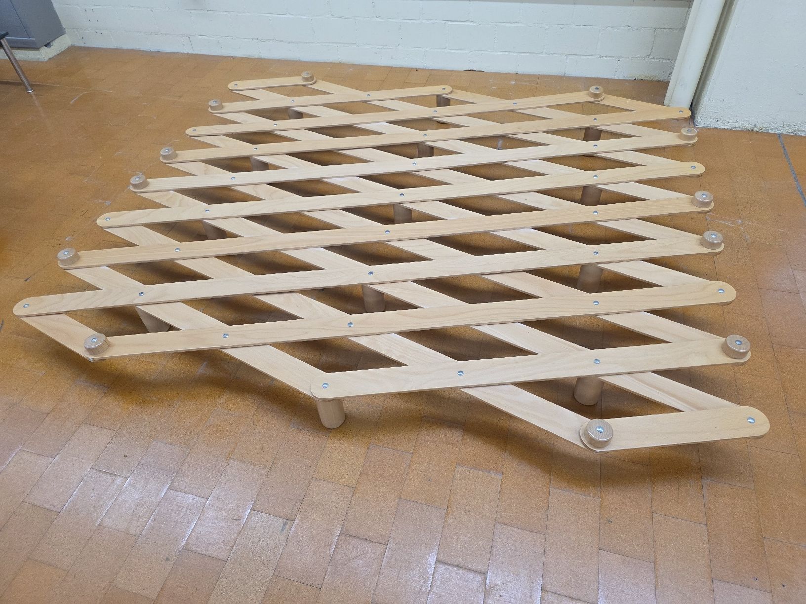 Thut Letti: Designer Bett Thut Scherenbett Modell 990 – Usato da Lichtensteig venduto da UsedINStore 2