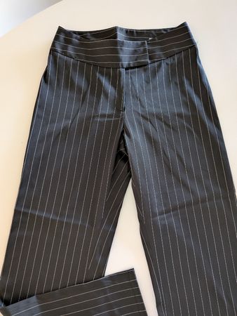 S/36 Schwarze Nadelstreifenhose von Nadia Nardi neuwertig 