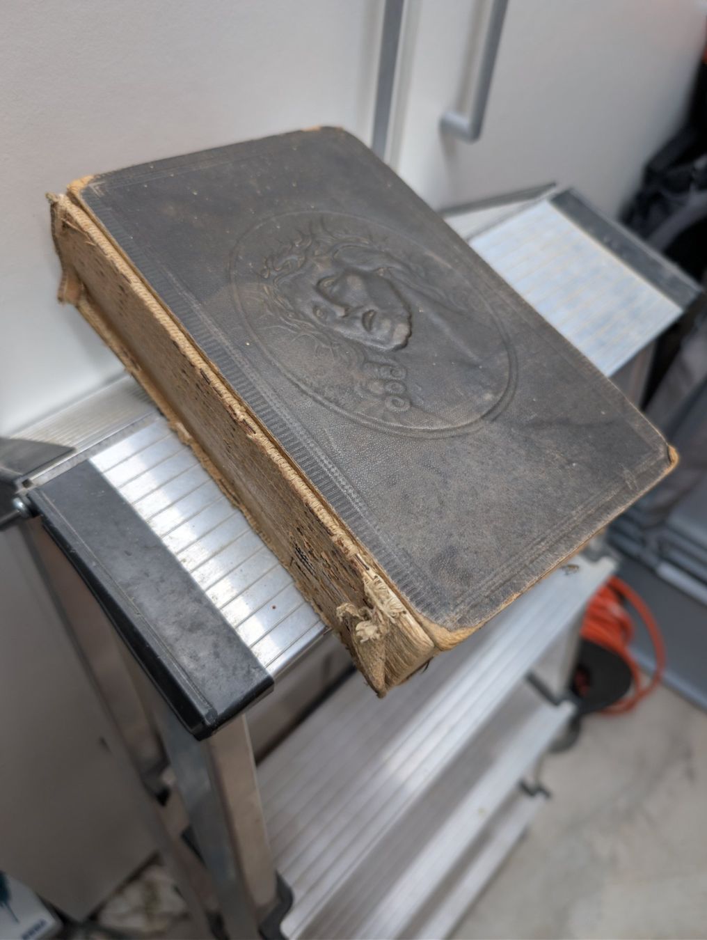 Bücher: Antikes Buch Familien-Chronik – Gebraucht aus Wynau von Zebrafurz