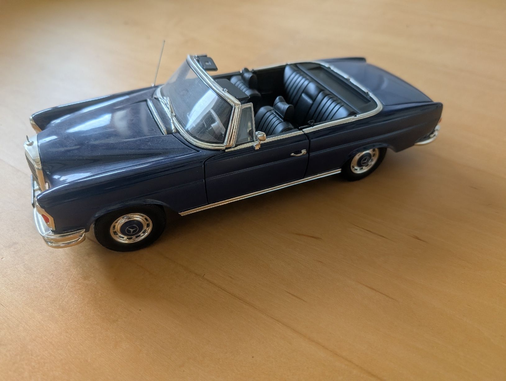 Mercedes-Benz Modellini d'auto: Mercedes W111 280SE Coupe 1/18 – Usato da Sulzbach venduto da MercedesV8