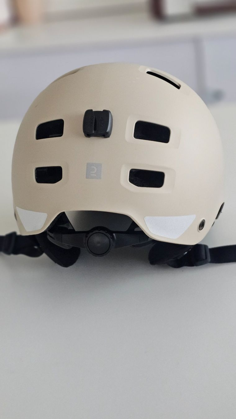 Decathlon Caschi: Btwin Fahrradhelm – Usato da Winterthur venduto da qwerty80 2