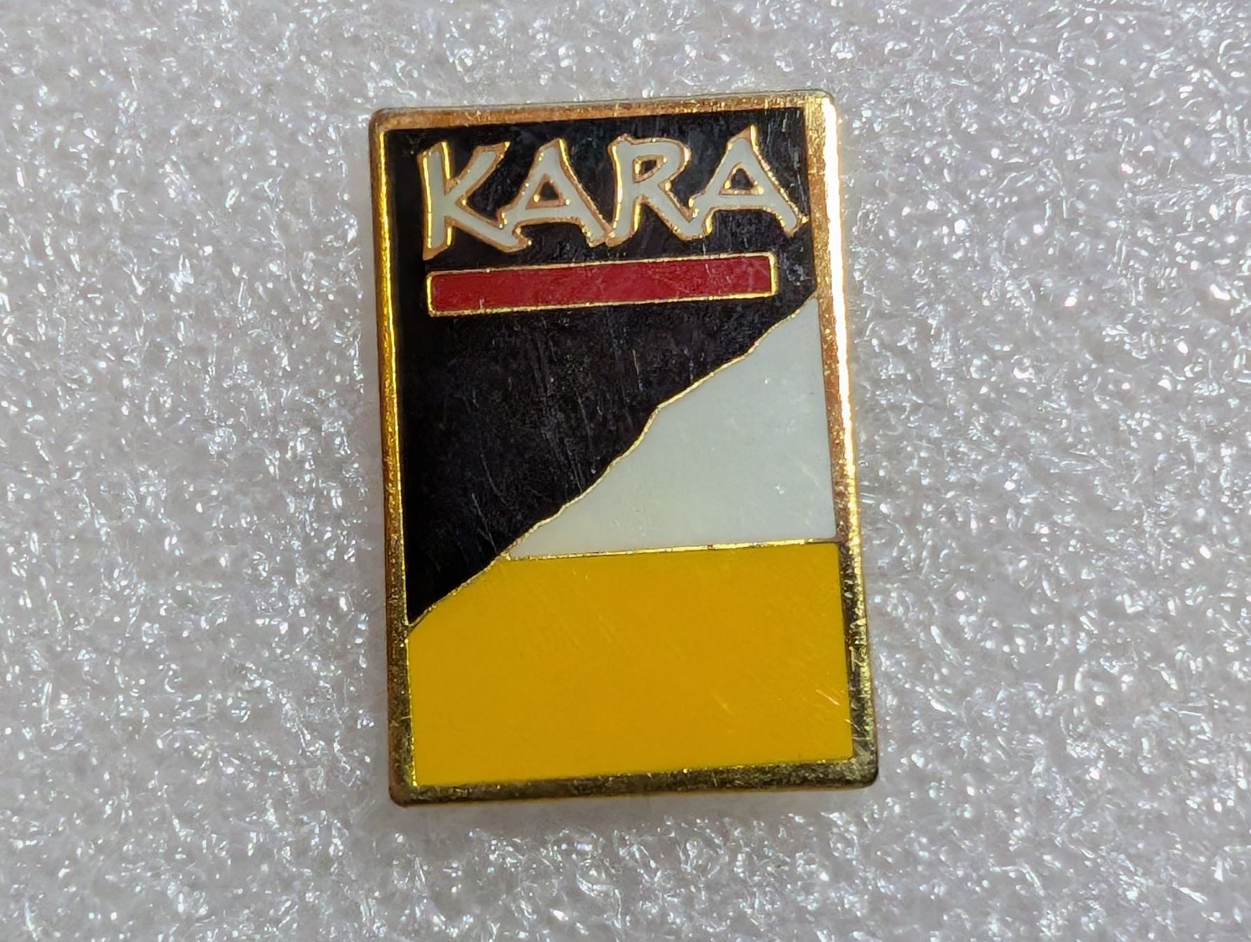 Placchette & Badge: Ansteckpin 257: Kara – Usato da Oppligen venduto da Pin-Fall-Shop