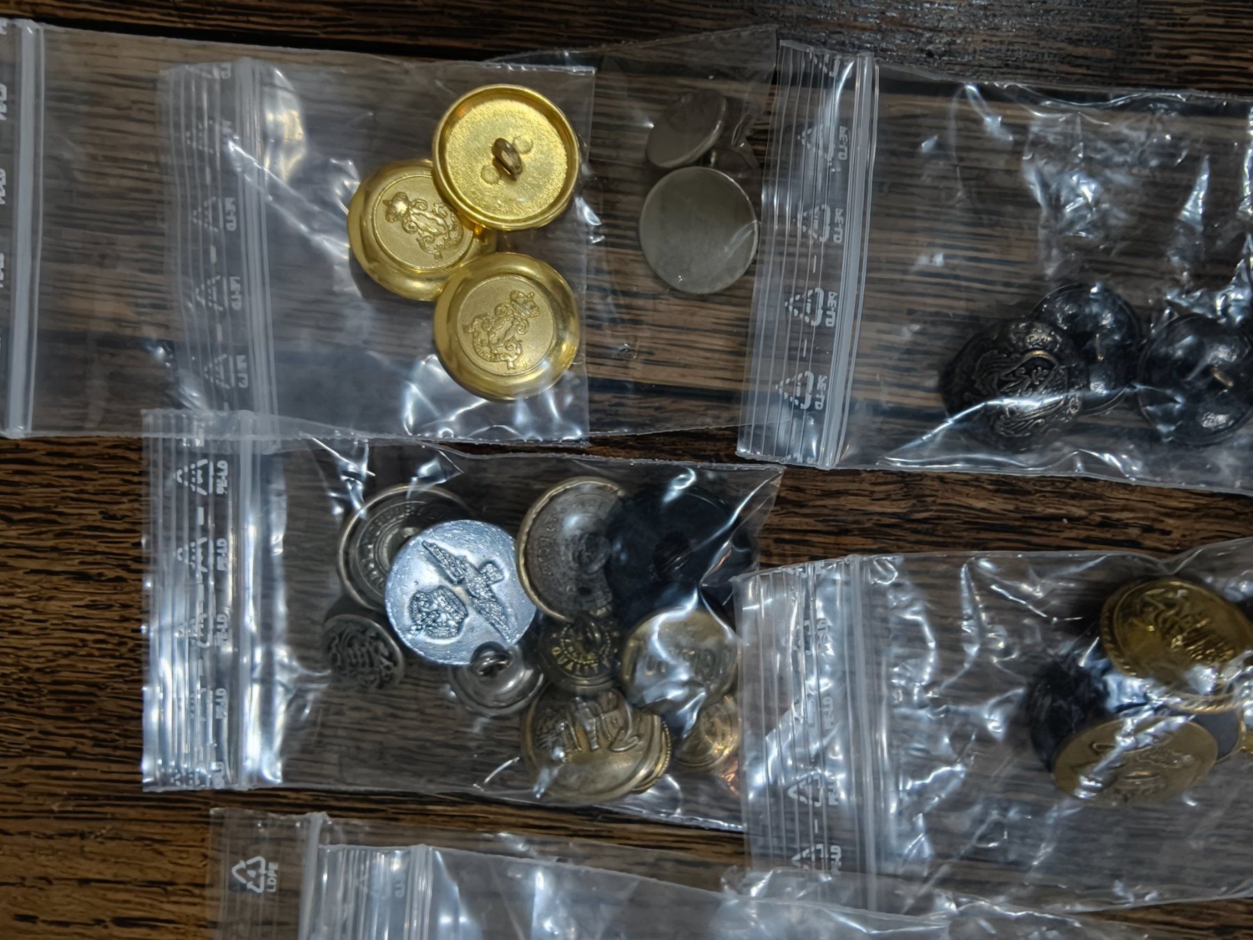 Boutons: Ab 1Fr. 8. Lot Vintage Knöpfe – Défectueux à Altstätten SG par CuratedChapter 4