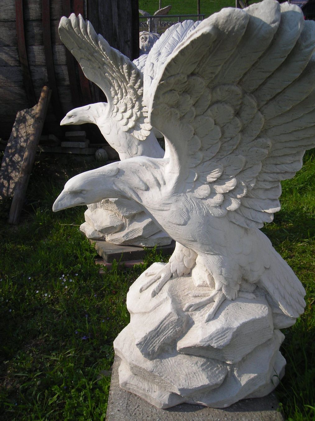 Statuette: Steinadler – Nuovo (secondo la descrizione) da Wangen a.Aare venduto da Schneckenparadies 2