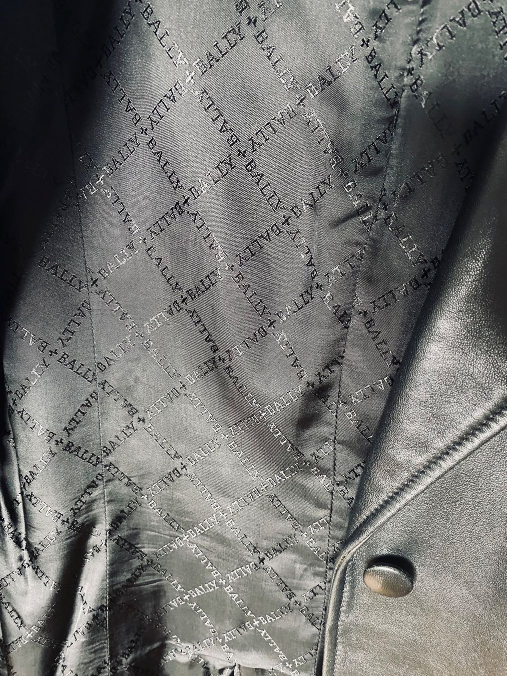 Bally Giacche: BALLY Leder Jacke Gr.38 NP 2100 Fr. – Usato da Affoltern am Albis venduto da Elenaki67 7