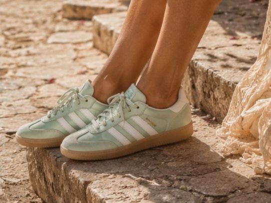 Scarpe da donna: Mint Weiss Adidas Schuhe US 7 – Nuovo (secondo la descrizione) da Bern venduto da Preloved.Nile.4.Sale 1