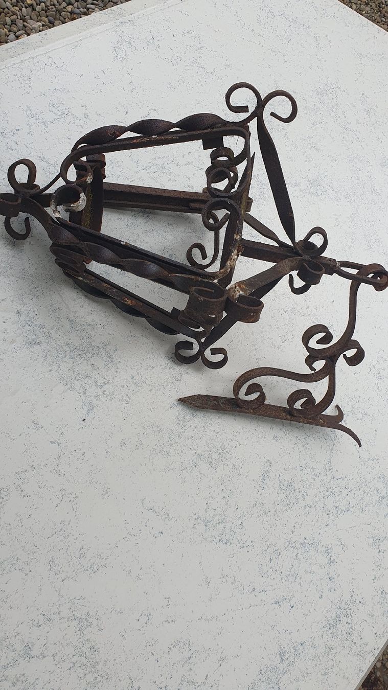 Supporti a parete: Altes rustikale Eisen Schild (Korb), Blumenständer – Usato da Burgdorf venduto da mentalshopCH 4