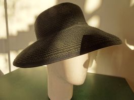Raffinierter Sommerhut von Madisson - oben offen
