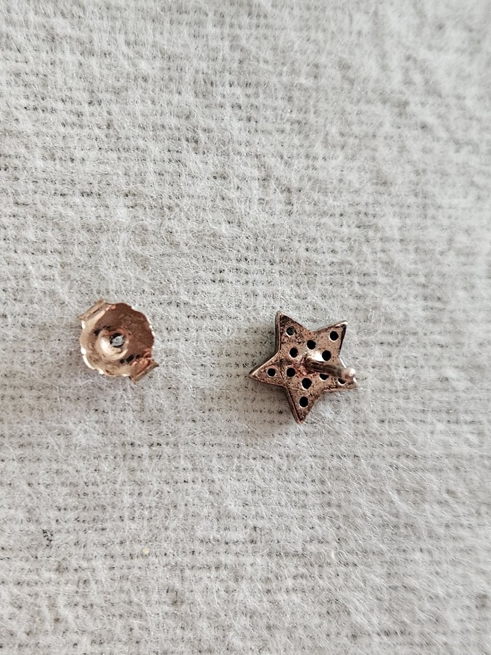 Ohrringe & -stecker: Mode-Ohrstecker Sterne schwarz roségoldig – Gebraucht aus Bern von Sabulise 2