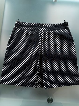 Jupe à pois noirs et blancs BENETTON T.42 bon état