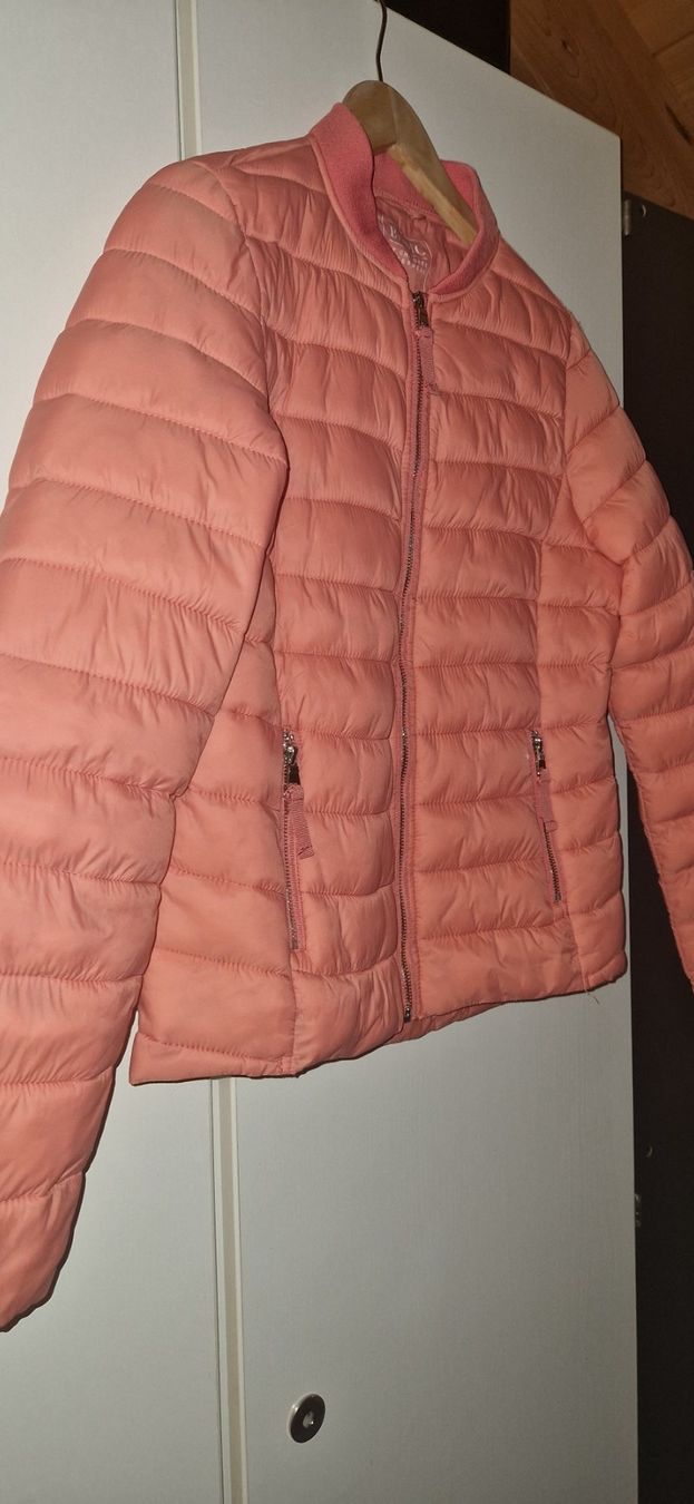 Jacken: Schöne Coralfarbene Jacke M – Gebraucht aus Bubendorf von ang_b829