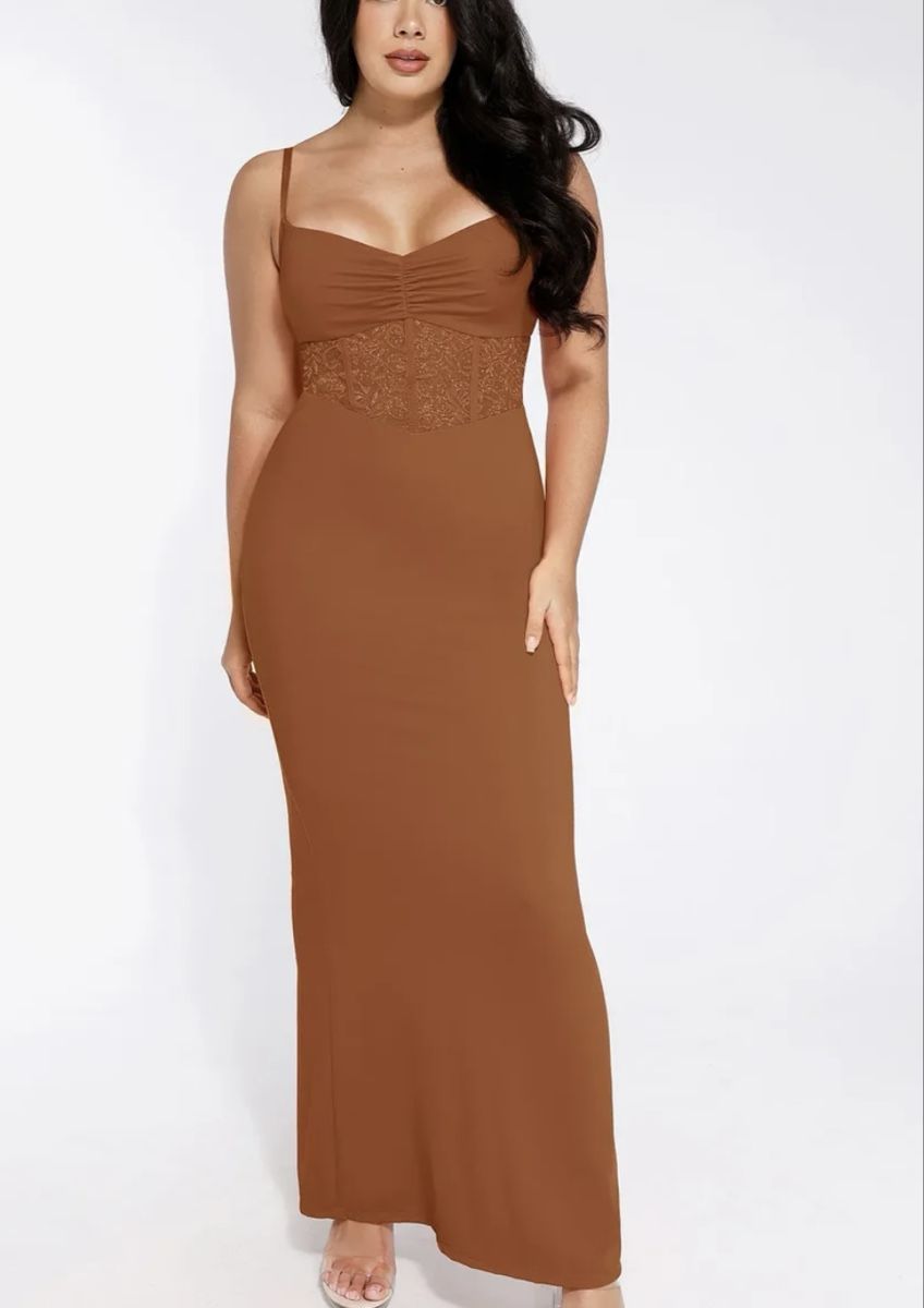 Vestiti: Kleid mit integriertem Shapewear, Grösse S-M – Nuovo e nell'imballaggio originale da Ebikon venduto da her_82yr
