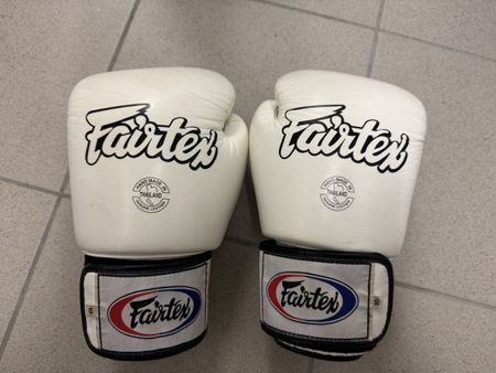 Fairtex Boxing Gloves White 10oz Like New Condition
