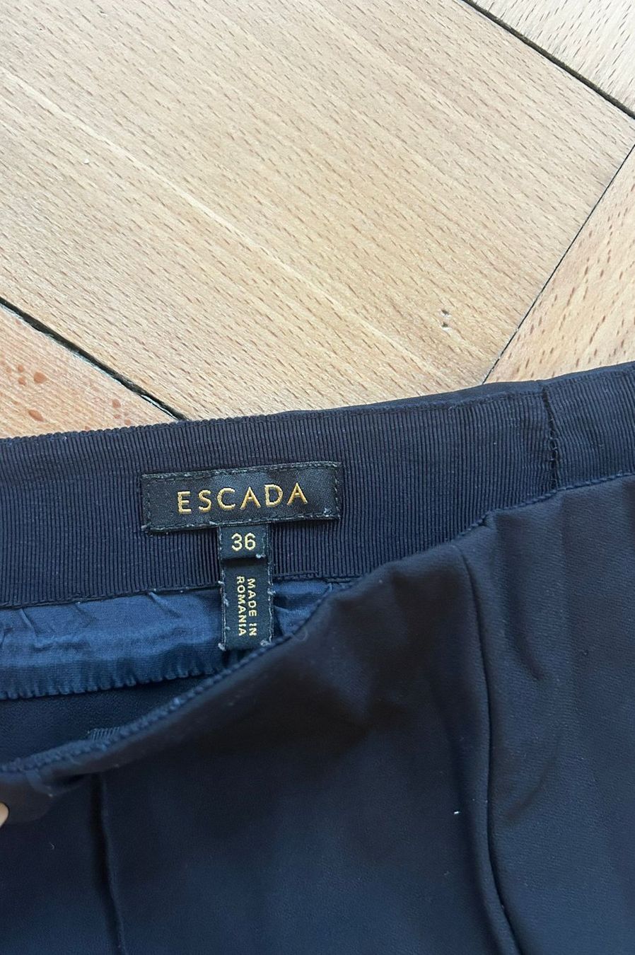 Escada Pantaloni: Escada schwarze Hosen, Größe 36. – Usato da Winterthur venduto da Babdiba