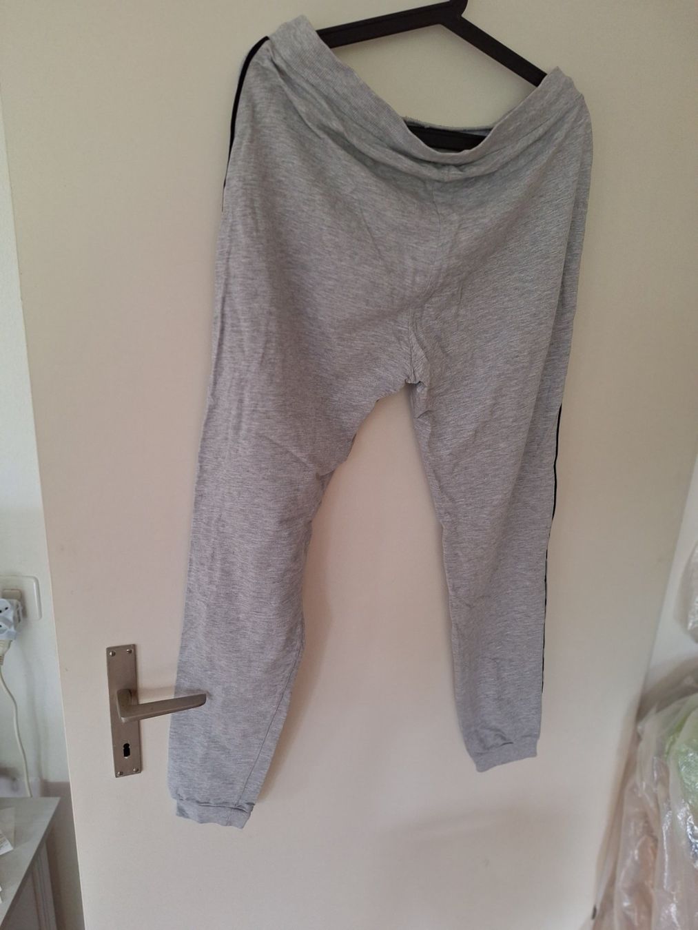 Pantaloni: Graue Jogginghose – Usato da Münchenstein venduto da soistes 1