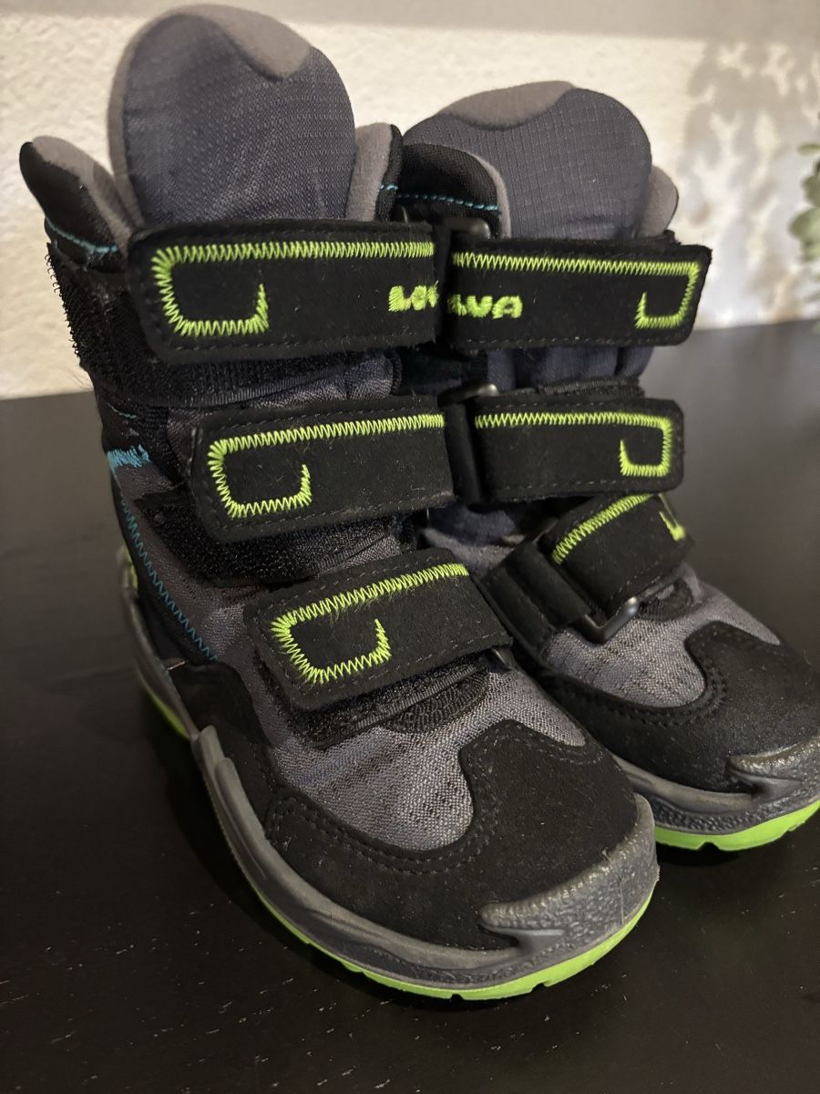 Lowa Schuhe für Jungen: LOWA Winterschuhe Grösse 25 – Gebraucht aus Siebnen von nicole.stillman