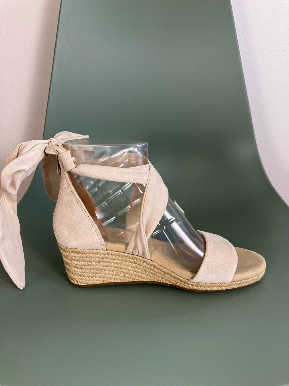 Ugg Chaussures femmes: UGG Sandalen mit Keilabsatz Gr.38 – D'occasion à Laupen ZH par kar_lfz6 1