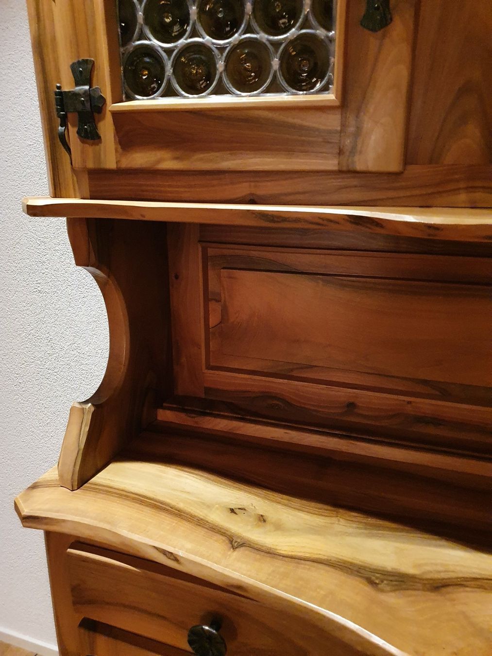 Credenze: Engadiner Buffet aus schweizer Nussbaum – Usato da Einsiedeln venduto da M.Aurel 5