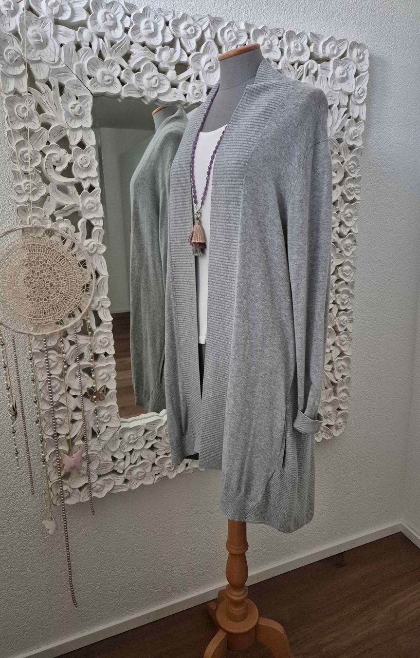 Giacche: GRAUE STRICKJACKE von REPEAT Gr.40, passt zu NILE – Nuovo (secondo la descrizione) da Algetshausen venduto da Engel-99 1