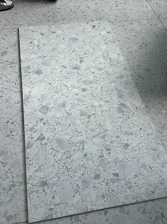Rivestimenti per pavimenti: Fliesen Terrazzo-Optik (60m2) – Usato da Zürich venduto da MT8166