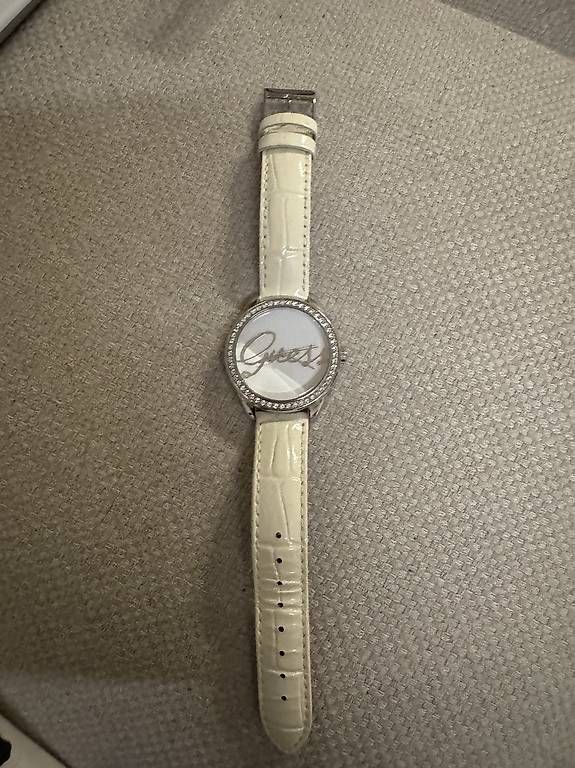 Orologi: Guess Damen Uhr – Usato da Winterthur venduto da mautenin