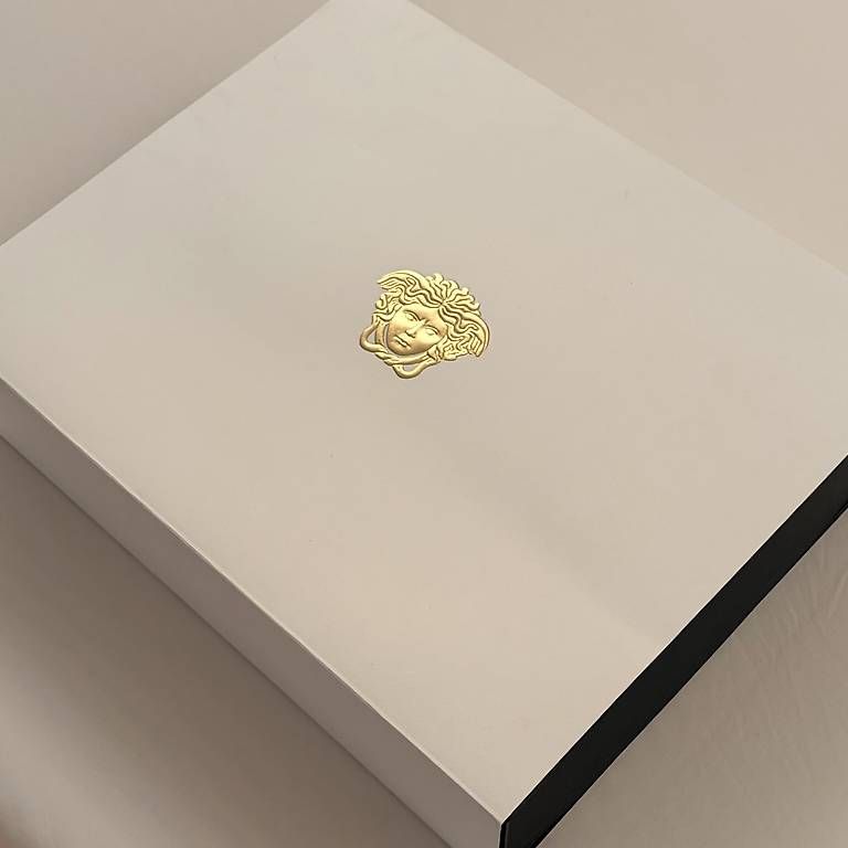 Covers & Schutzfolien: Original Versace Karton mit weisser Schutzhülle – Gebraucht aus Zürich von quiniento 1