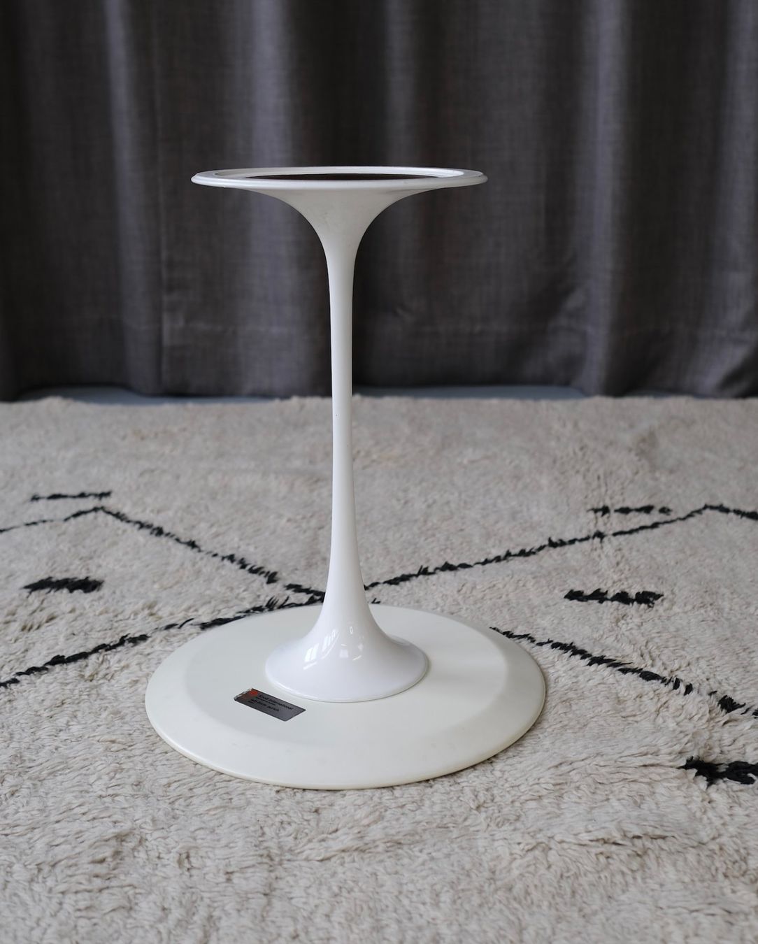 Knoll Tavoli: Eero Saarinen side table by Knoll International – Usato da Bern venduto da Zmodern_VIN 4