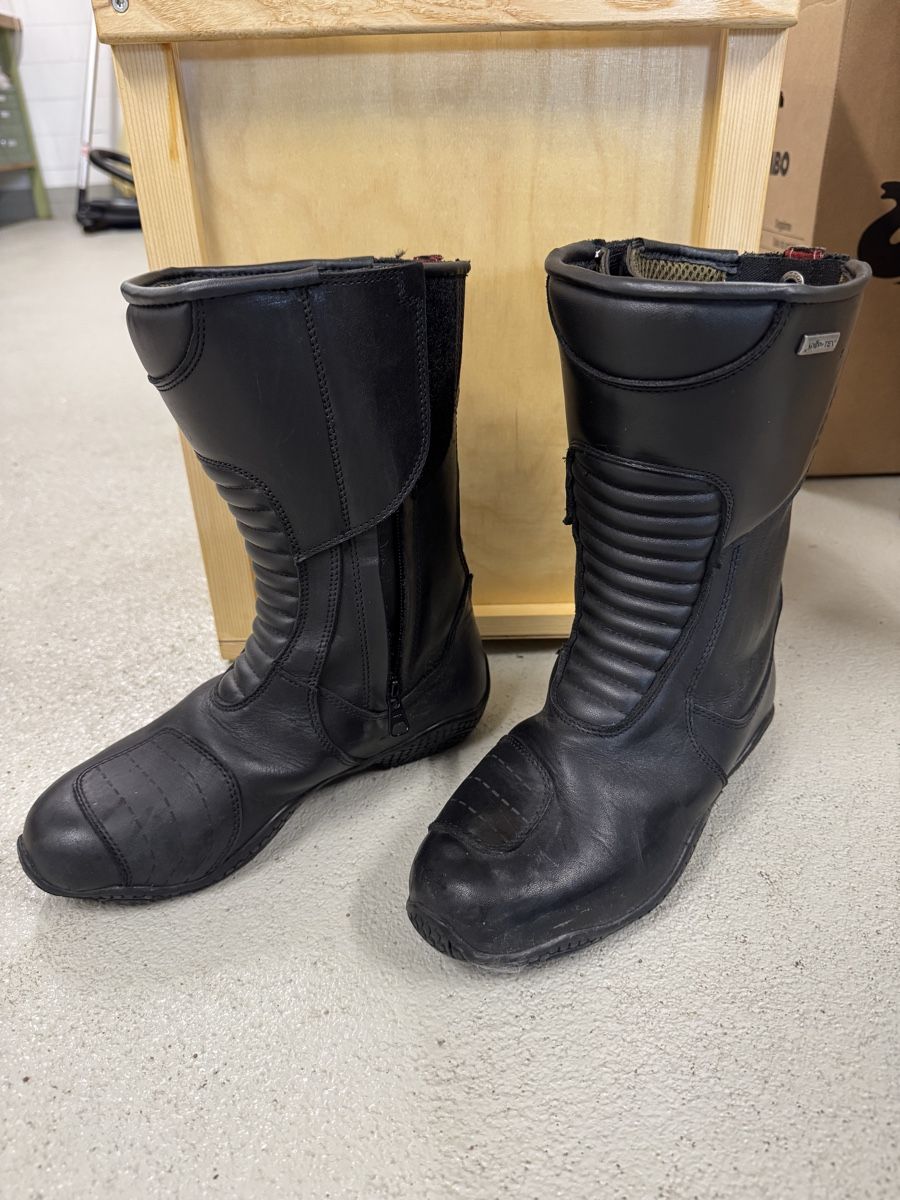 IXS Scarpe da donna: Motorradstiefel Gr. 38 Schwarz – Usato da Amden venduto da shi_tkdo