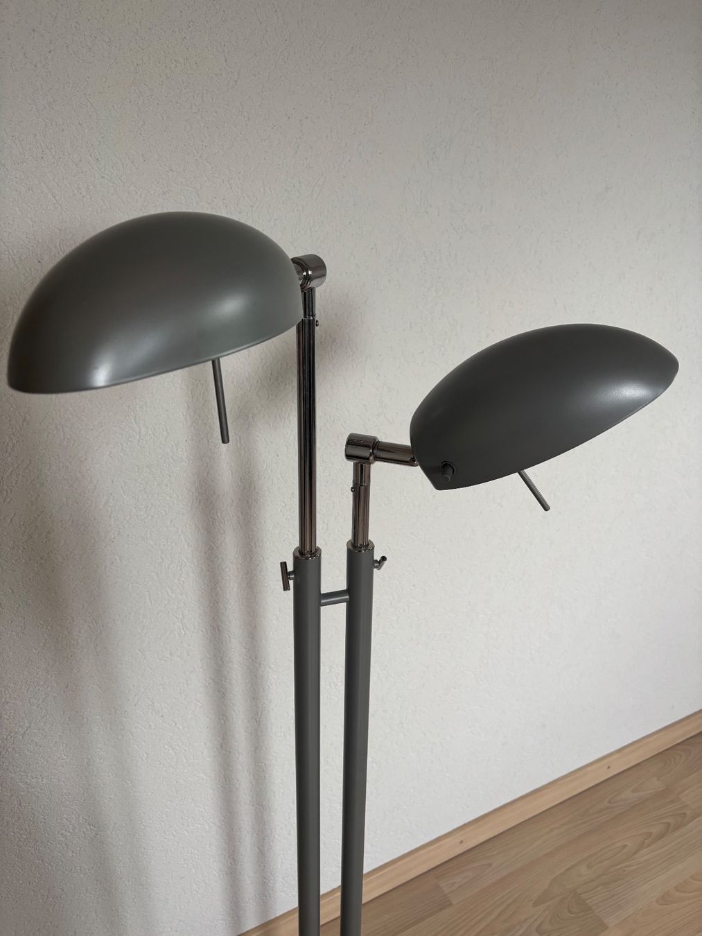 Lampade: 2 Stück Stehlampen – Usato da Stein AG venduto da gub_9ycx 5