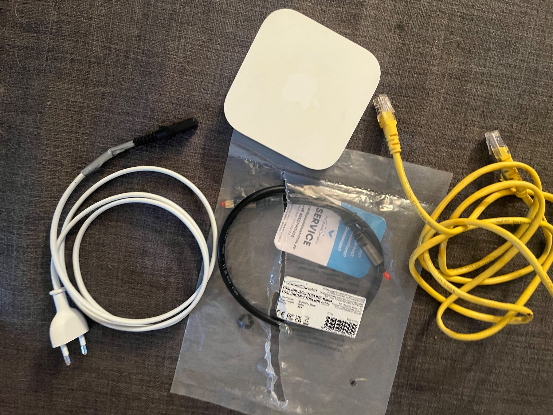 Apple Modem & Router: AirPort Express 2 – Usato da Chiasso venduto da fairy81