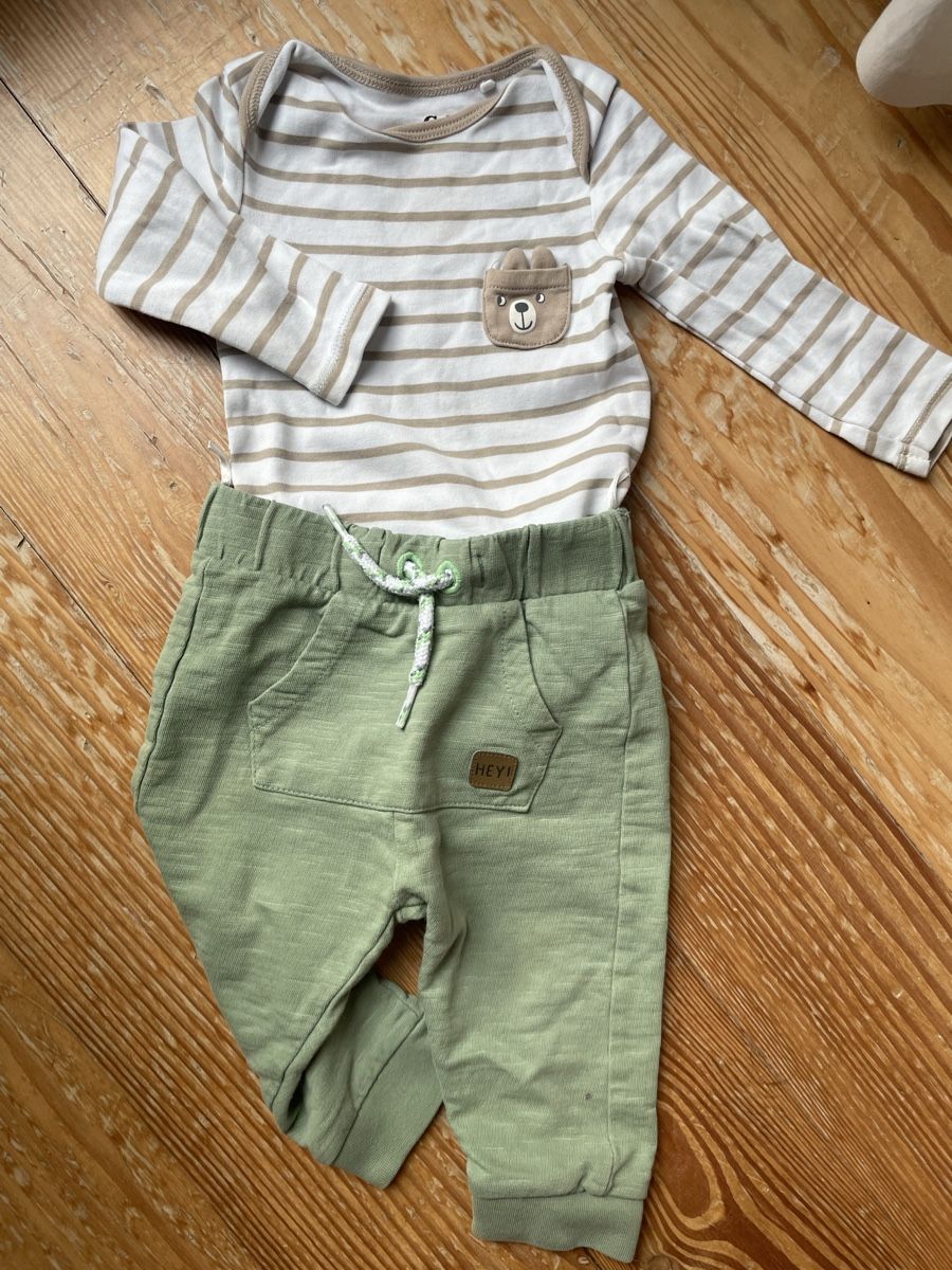 C&A Lotti & Set di vestiti: Baby Body & Hose neu 74 – Nuovo (secondo la descrizione) da Rütihof venduto da schnigobert.schni