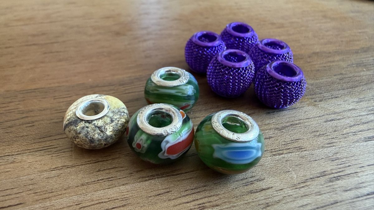 Ciondoli: 9 Stück charms, bunte Farben – Nuovo e nell'imballaggio originale da Ebikon venduto da Leonidas2