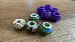9 Stück charms, bunte Farben
