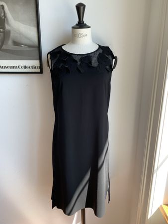AKRIS: Elegantes, super leichtes, schwarzes Sommer-Kleid, 36