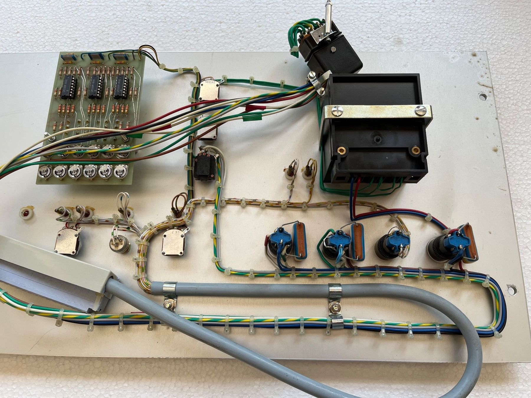 Elektronikbauteile: Steuertafeln, Elektronik – Gebraucht aus Küblis von hypofacto 3
