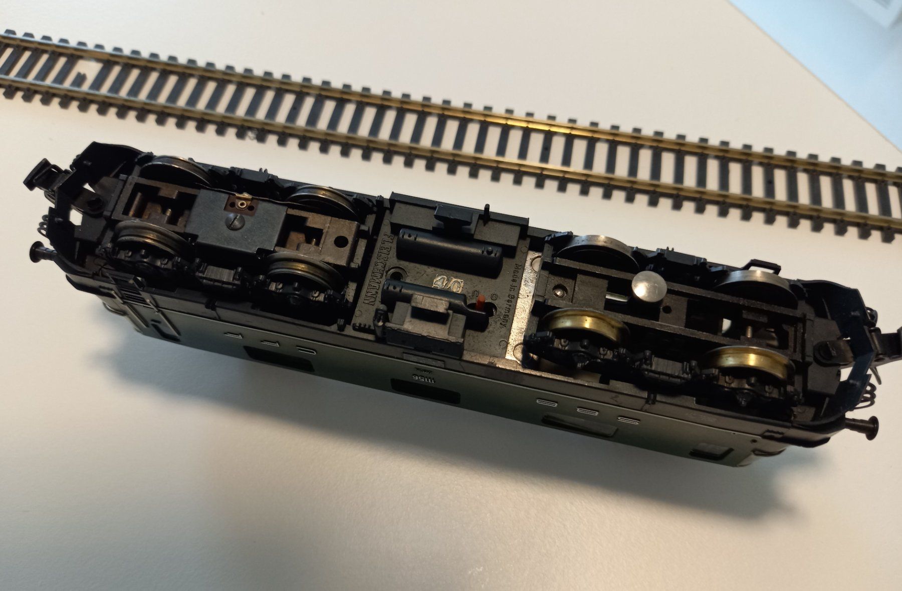 Fleischmann Modelleisenbahnen: Fleischmann Re 4/4 II   H0 / DC – Gebraucht aus Stans von Riesta 4